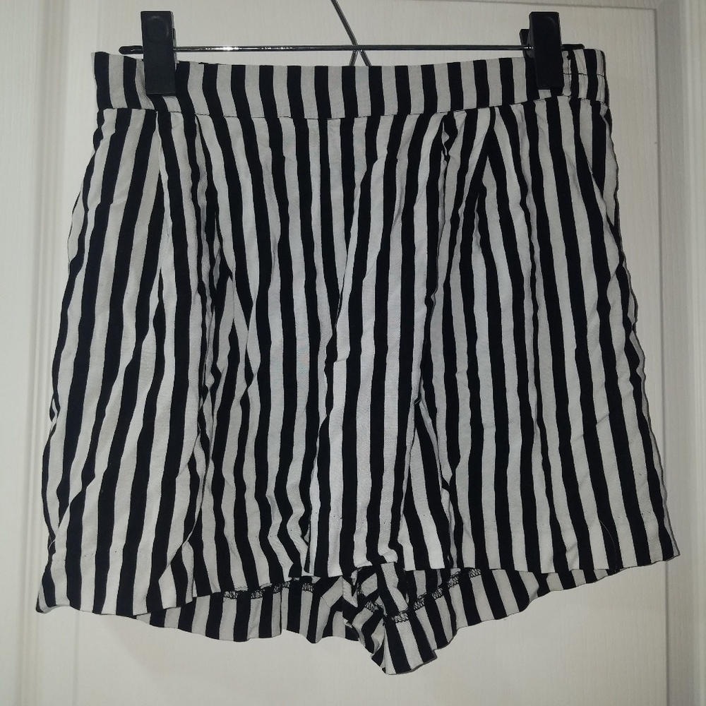 Striped High Waisted Shorts by H&M